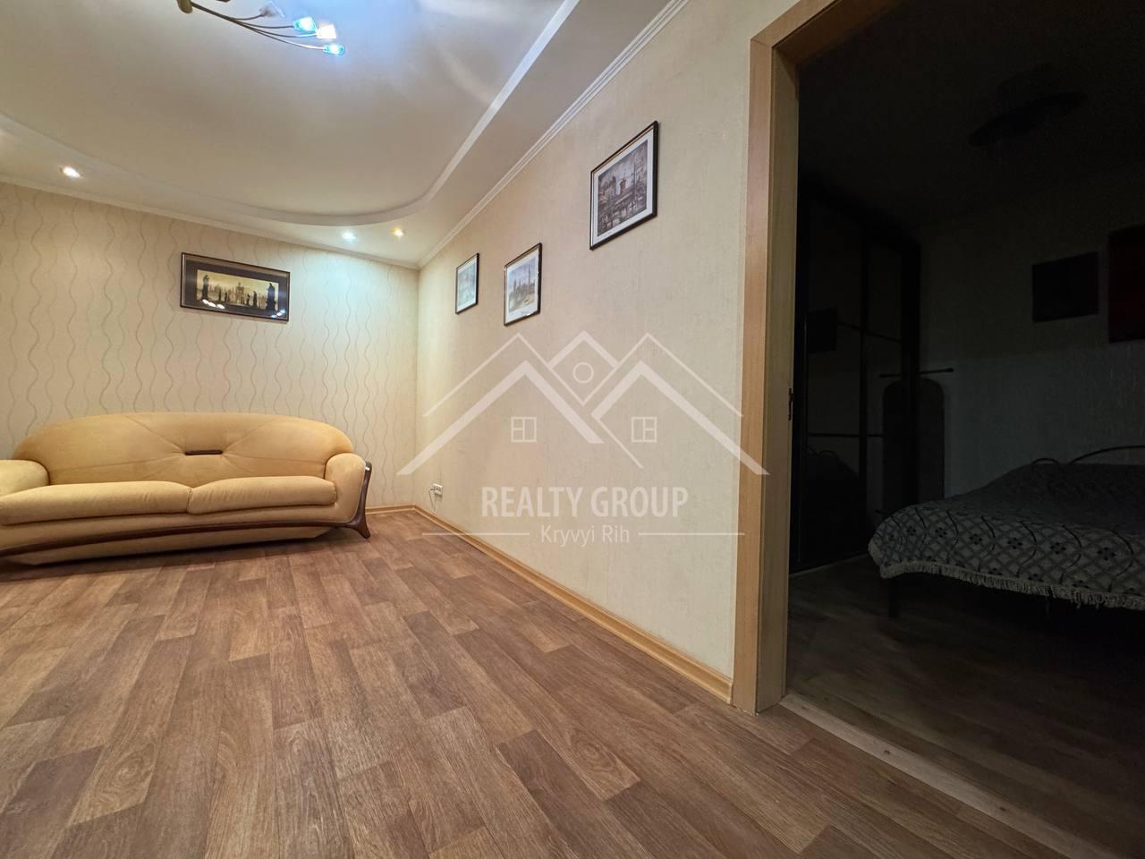 Продажа 3-комнатной квартиры 56.8 м², Украинская ул.