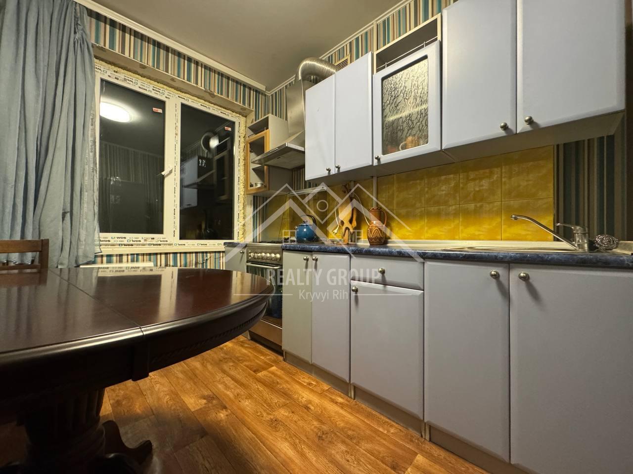 Продажа 3-комнатной квартиры 56.8 м², Украинская ул.