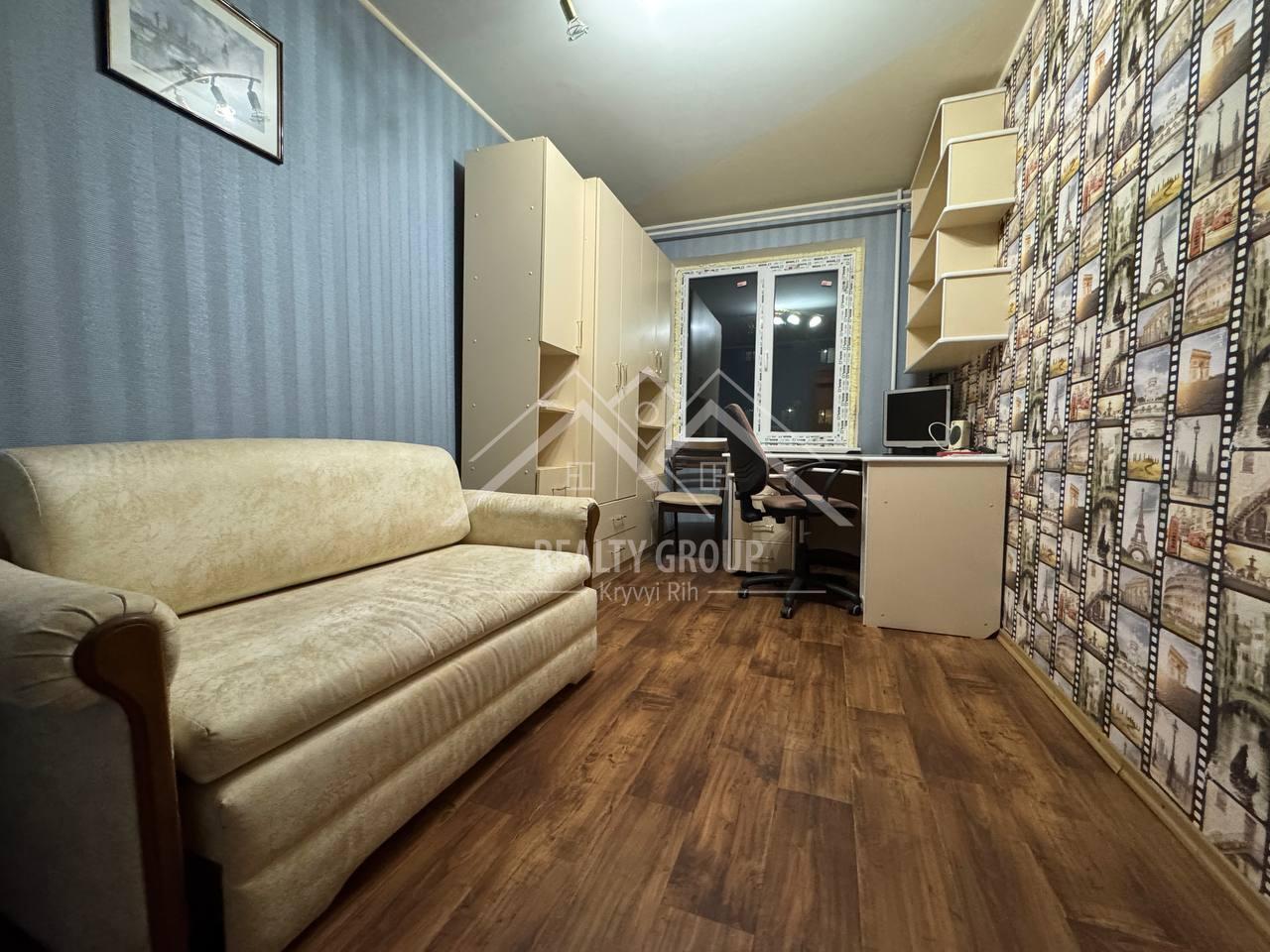 Продажа 3-комнатной квартиры 56.8 м², Украинская ул.