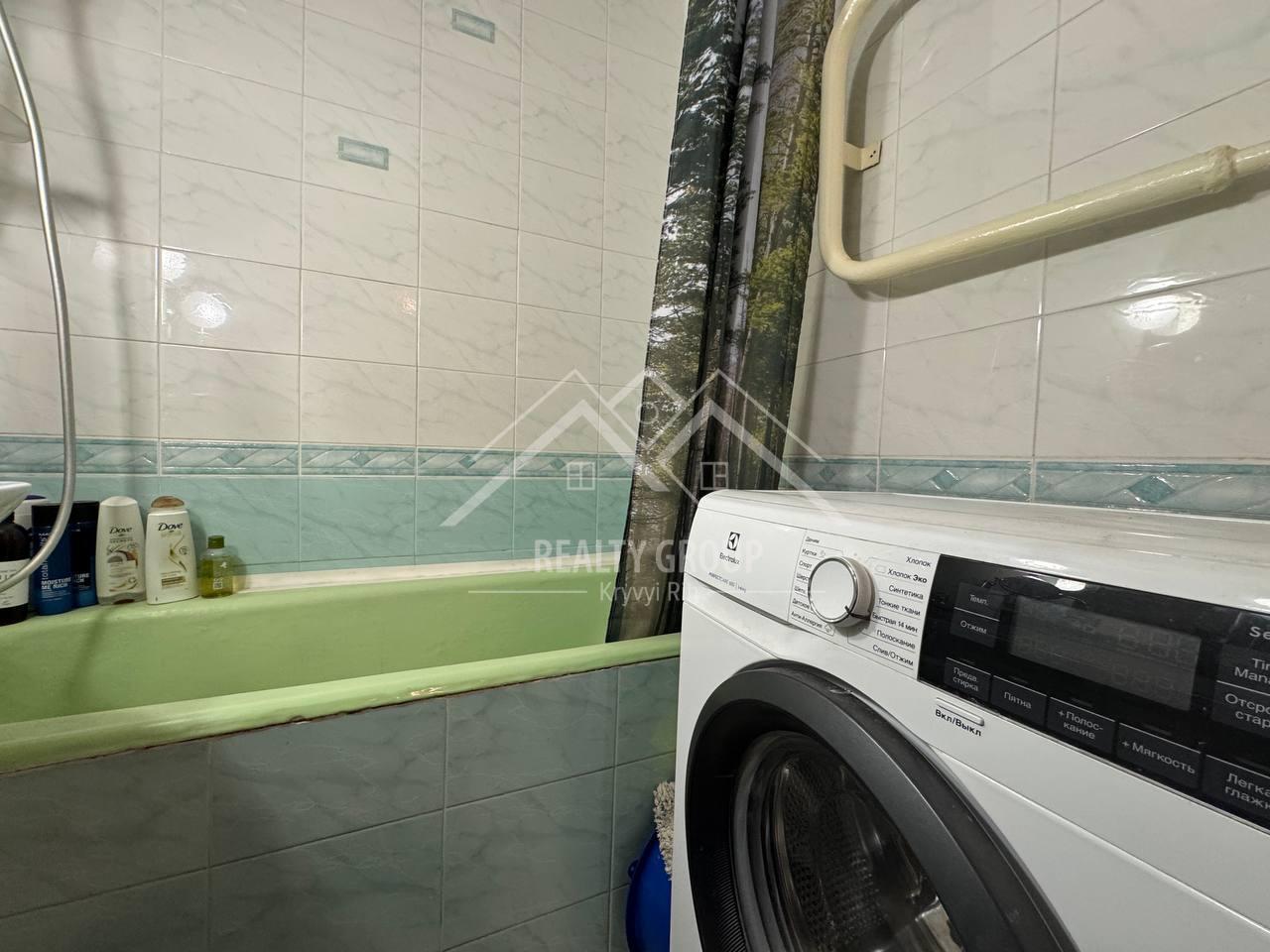 Продажа 3-комнатной квартиры 56.8 м², Украинская ул.