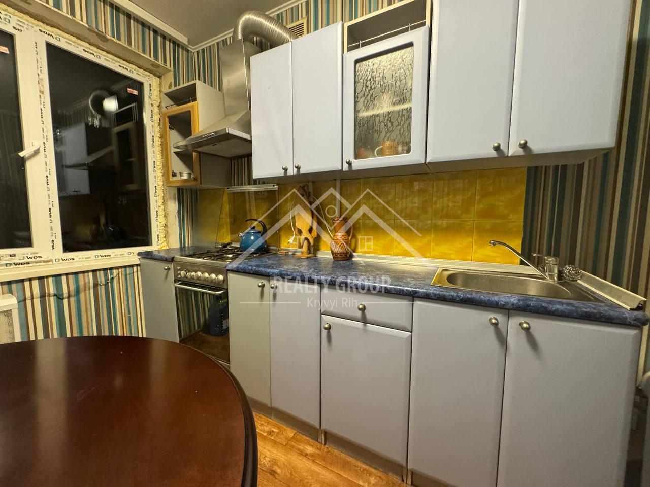 Продажа 3-комнатной квартиры 56.8 м², Украинская ул.