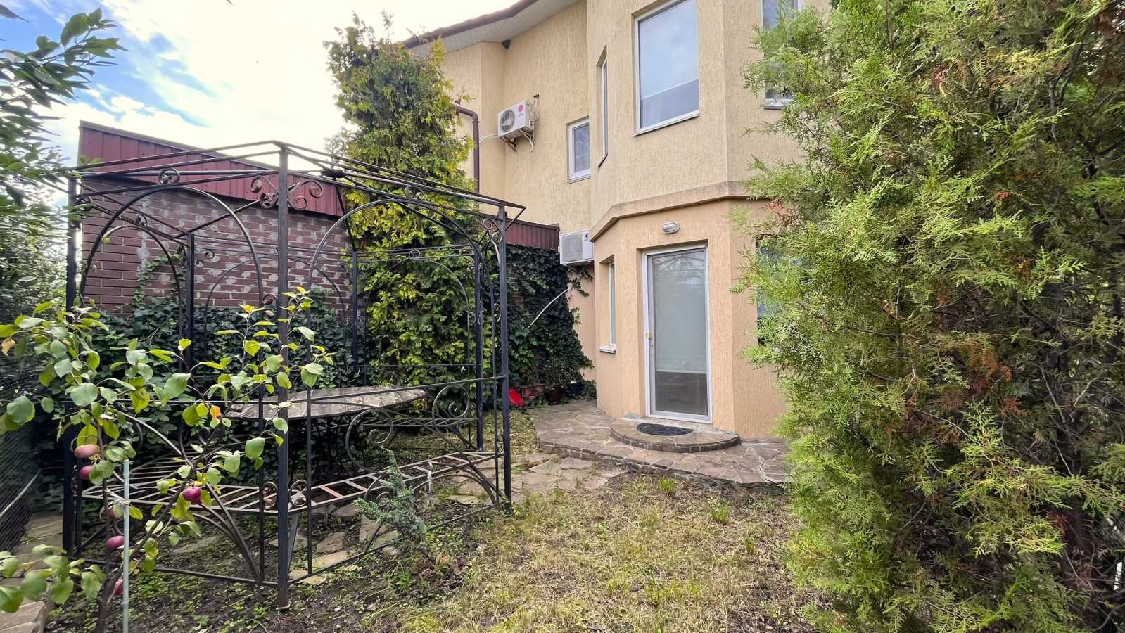 Продаж таунхауса 169.6 м², Яцютівка вул., 22