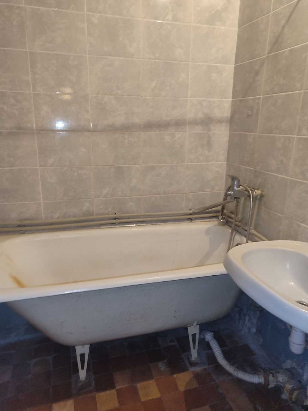 Продажа 3-комнатной квартиры 68.4 м², Рєпіна