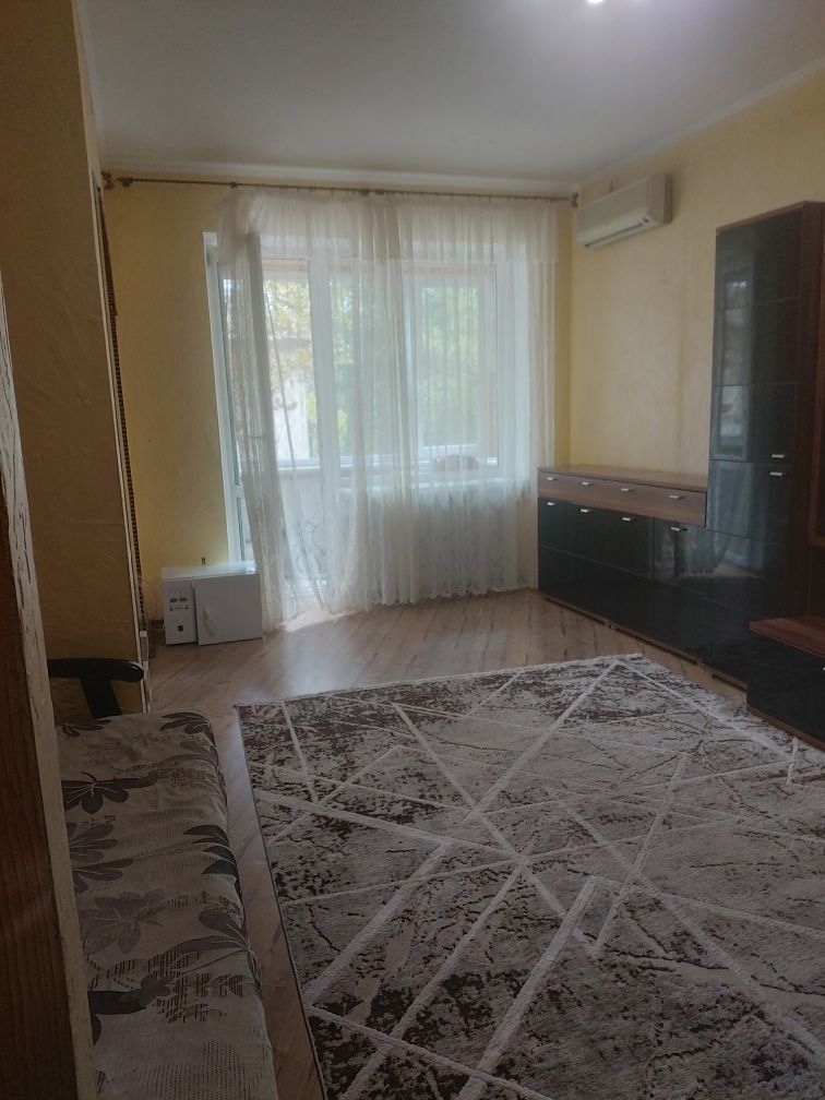 Продаж 1-кімнатної квартири 32 м², Данила Галицького вул.