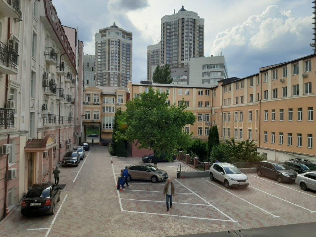 Оренда офісу в БЦ на Кудрявському узвозі  (71 м2)