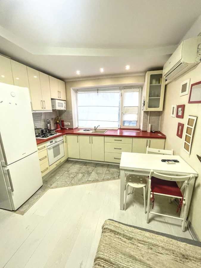 Оренда 2-кімнатної квартири 47 м², Валентина Сєрова вул., 34