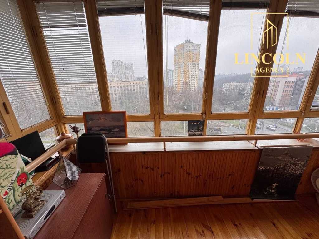 Продажа 2-комнатной квартиры 53 м², Соломенская ул., 4/2