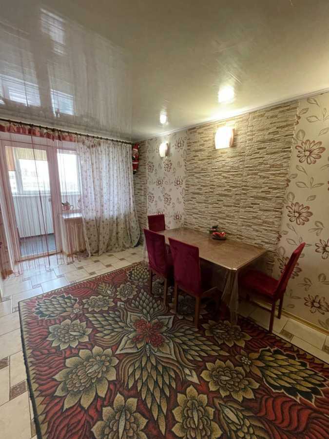 Продаж 3-кімнатної квартири 101 м², Робочий пров., 152