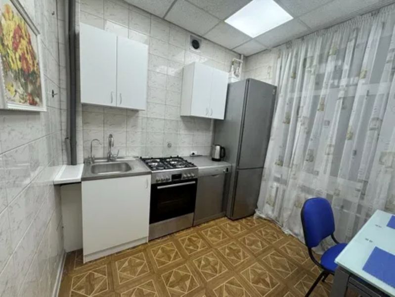 Оренда 3-кімнатної квартири 80 м², Вокзальна пл., 2