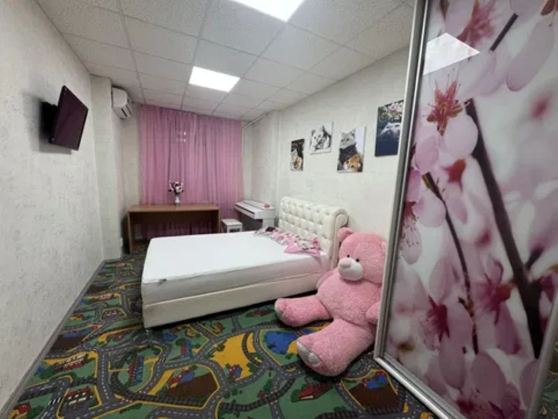 Оренда 3-кімнатної квартири 80 м², Вокзальна пл., 2