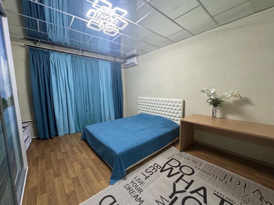 Оренда 3-кімнатної квартири 80 м², Вокзальна пл., 2