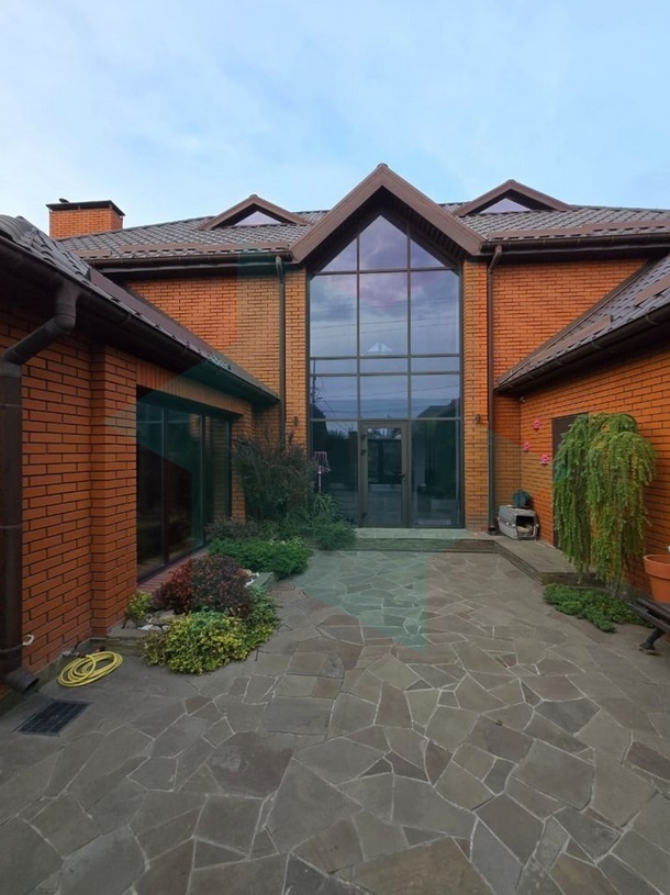 Аренда дома 400 м², Новочеркасская ул.