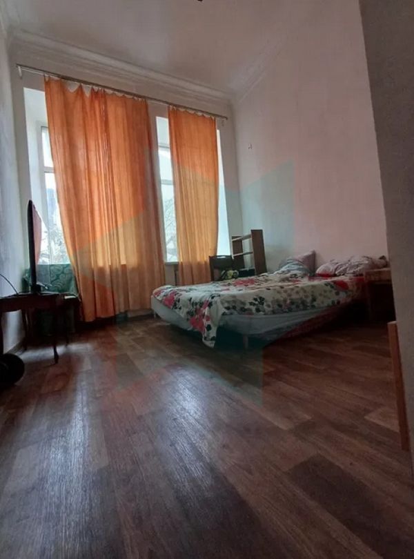 Продаж 3-кімнатної квартири 70 м², Старокозацька вул.