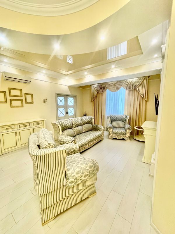 Аренда 2-комнатной квартиры 126 м², Рабочая ул., 166