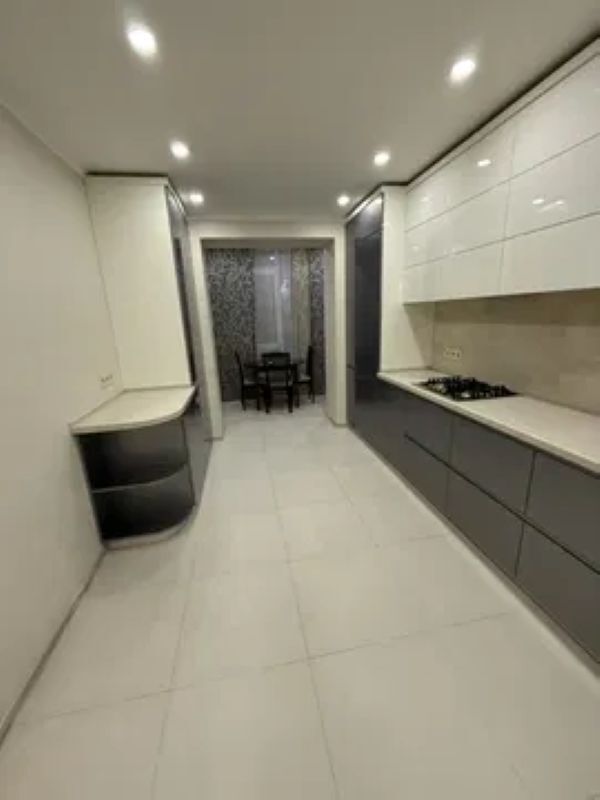 Оренда 3-кімнатної квартири 106 м², Василя Жуковського вул., 16