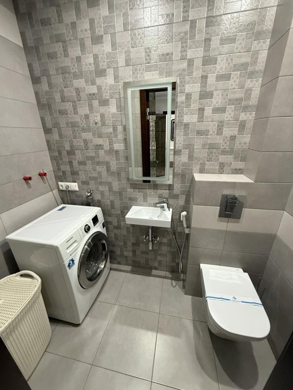 Оренда 3-кімнатної квартири 106 м², Василя Жуковського вул., 16