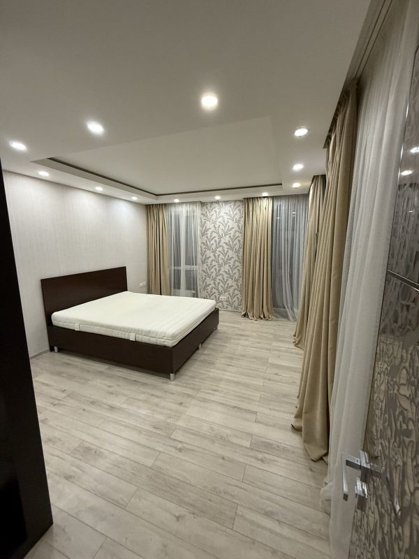 Оренда 3-кімнатної квартири 106 м², Василя Жуковського вул., 16