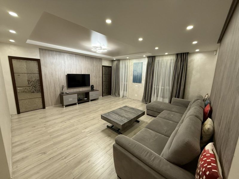 Оренда 3-кімнатної квартири 106 м², Василя Жуковського вул., 16