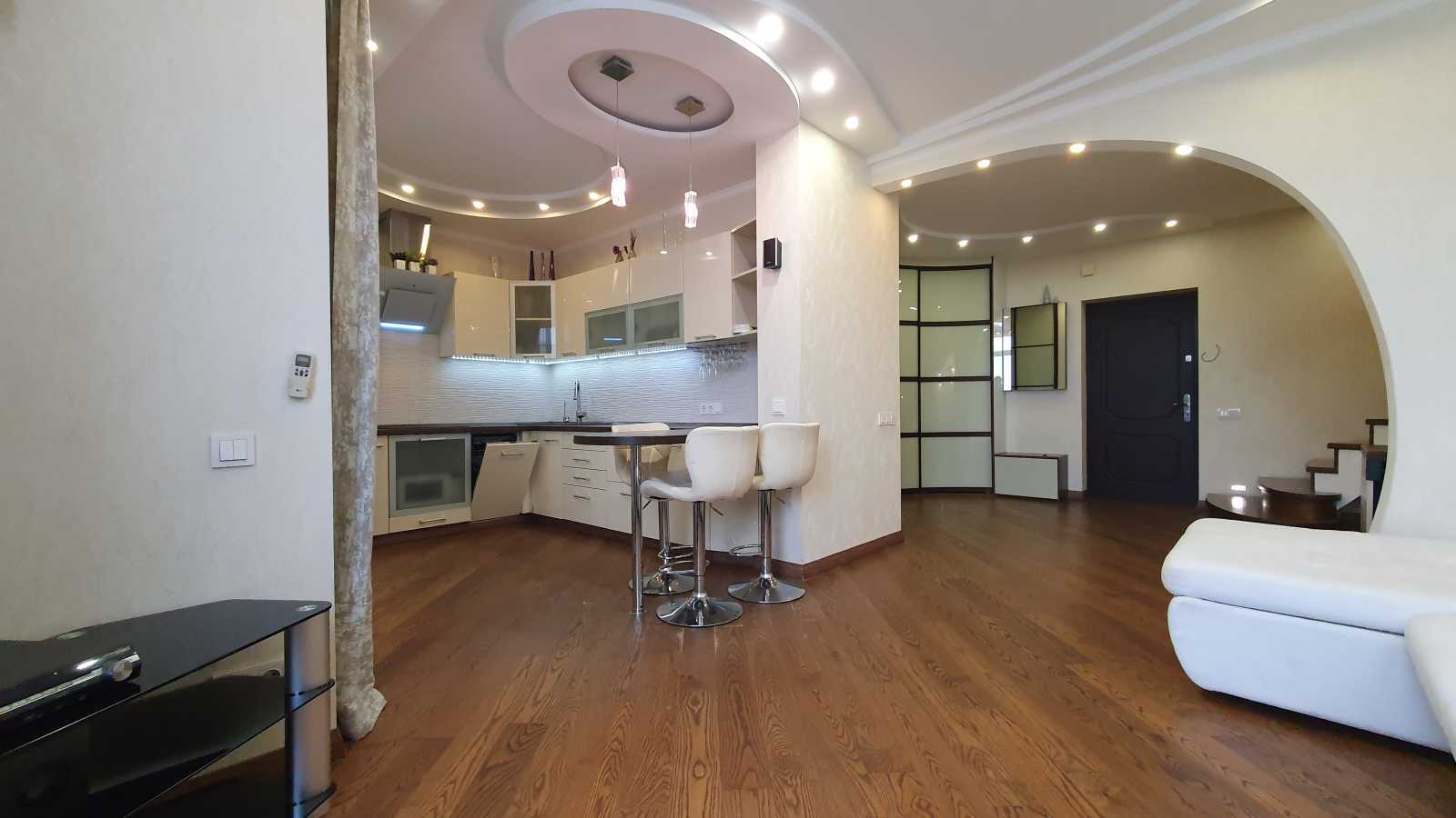 Оренда 4-кімнатної квартири 107 м², Воскресенська вул., 14Б