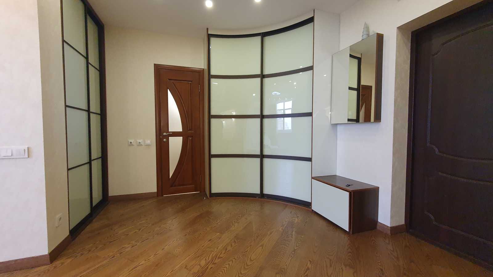 Оренда 4-кімнатної квартири 107 м², Воскресенська вул., 14Б