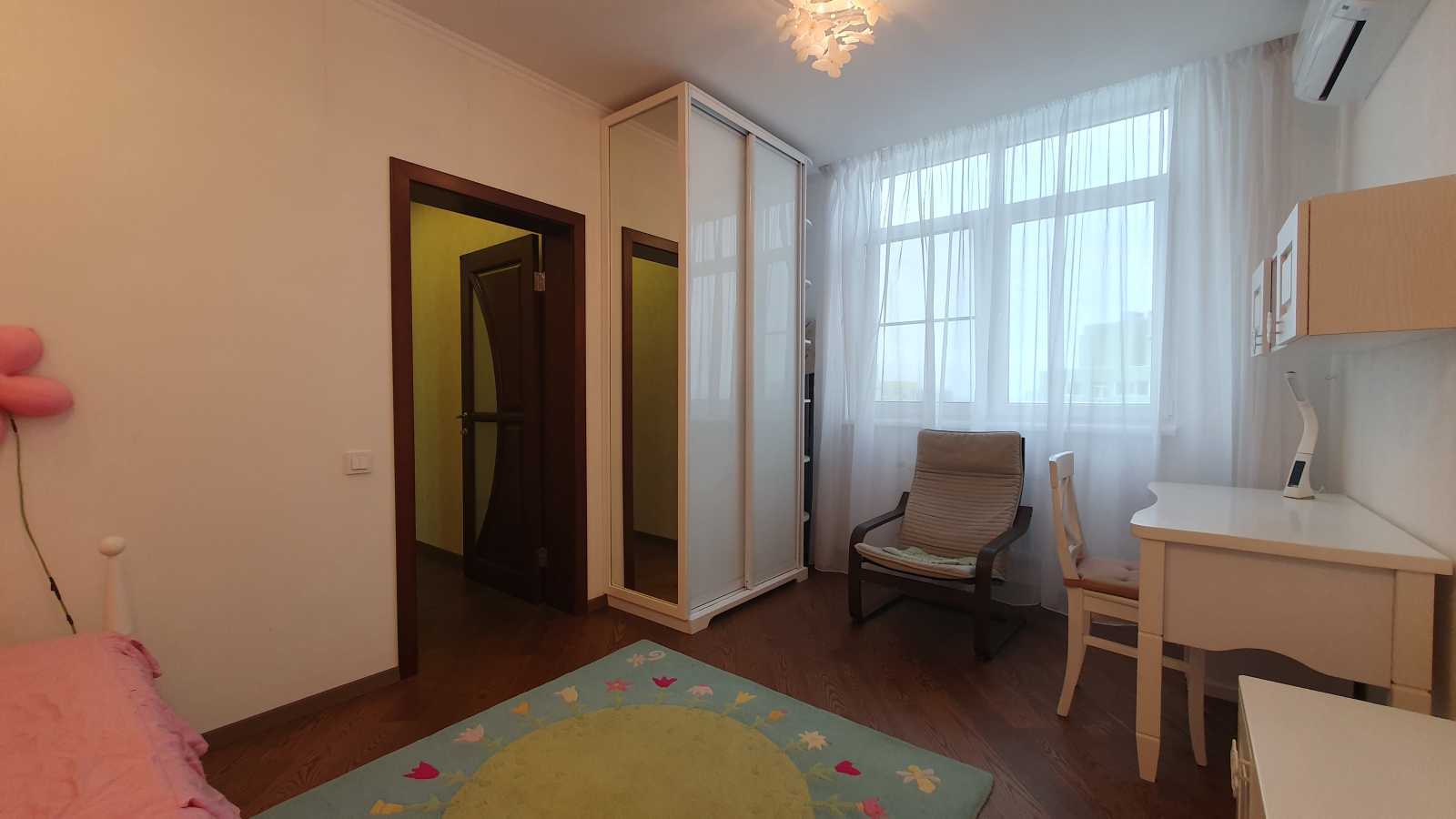 Оренда 4-кімнатної квартири 107 м², Воскресенська вул., 14Б