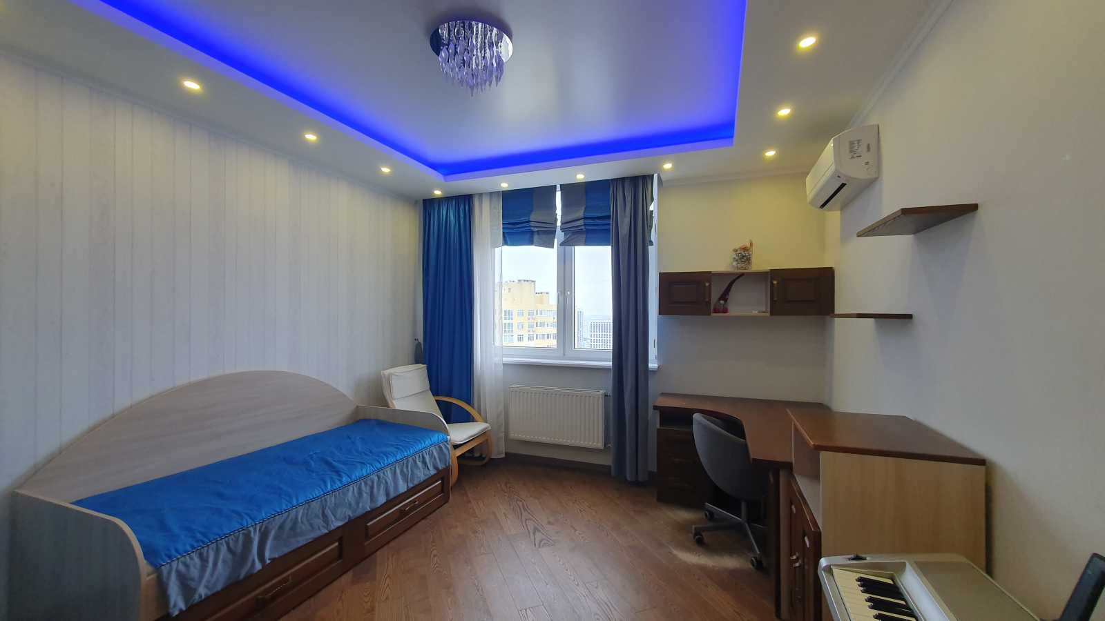 Оренда 4-кімнатної квартири 107 м², Воскресенська вул., 14Б