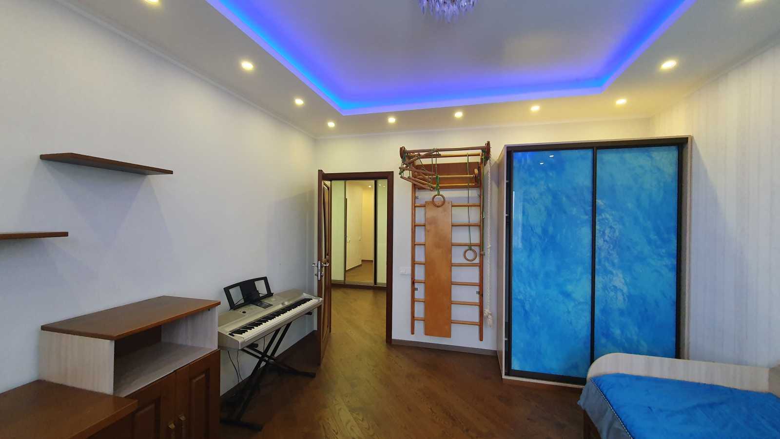 Оренда 4-кімнатної квартири 107 м², Воскресенська вул., 14Б