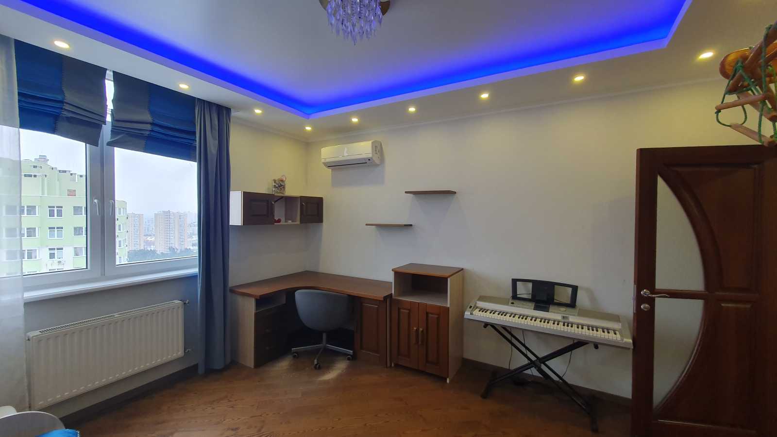 Оренда 4-кімнатної квартири 107 м², Воскресенська вул., 14Б