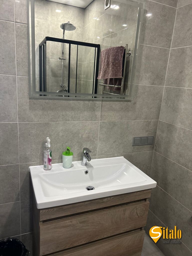 Продаж 1-кімнатної квартири 42 м², Каховська вул., 60