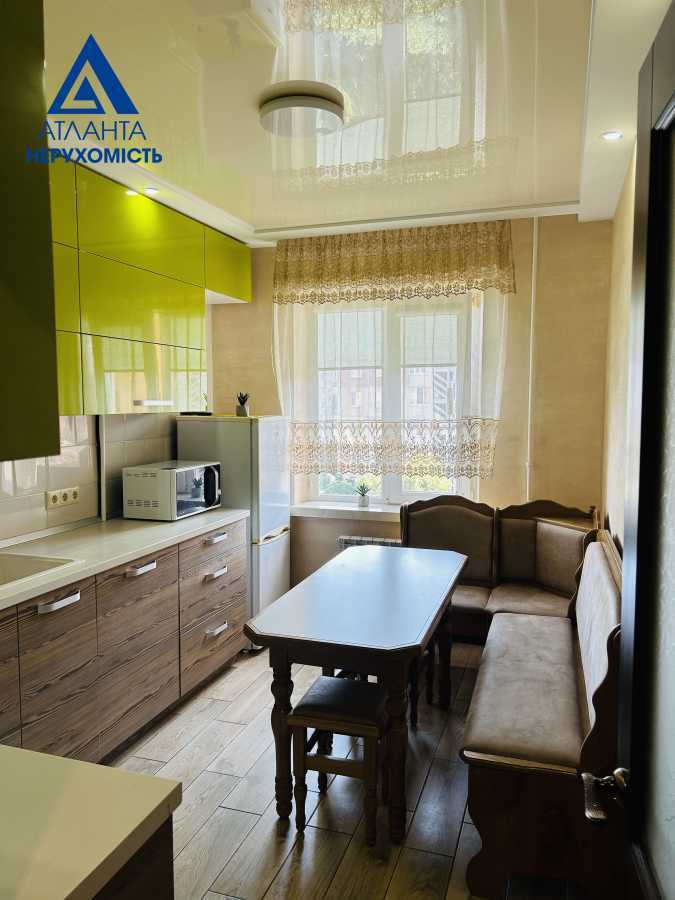 Продаж 3-кімнатної квартири 70 м², Кравчука вул., 7