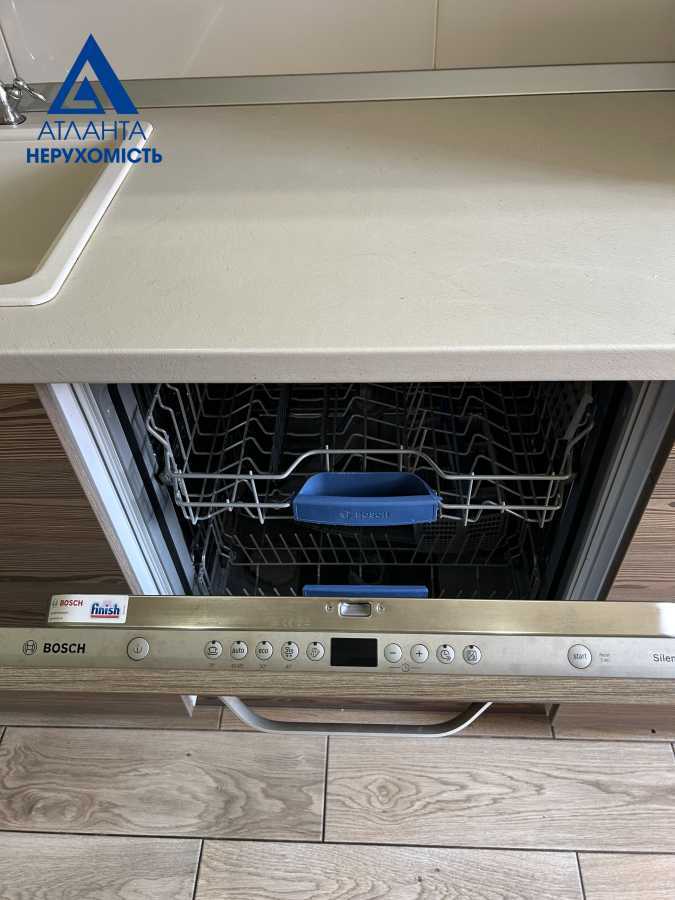 Продаж 3-кімнатної квартири 70 м², Кравчука вул., 7