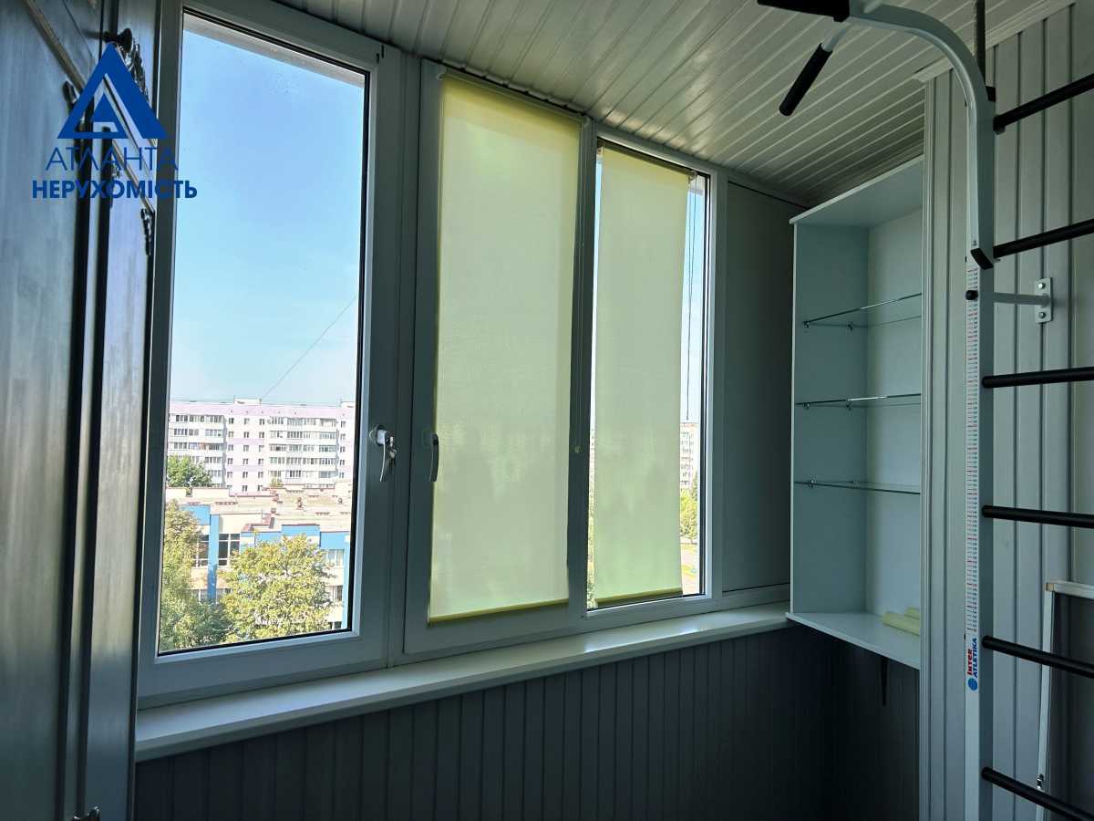 Продаж 3-кімнатної квартири 70 м², Кравчука вул., 7