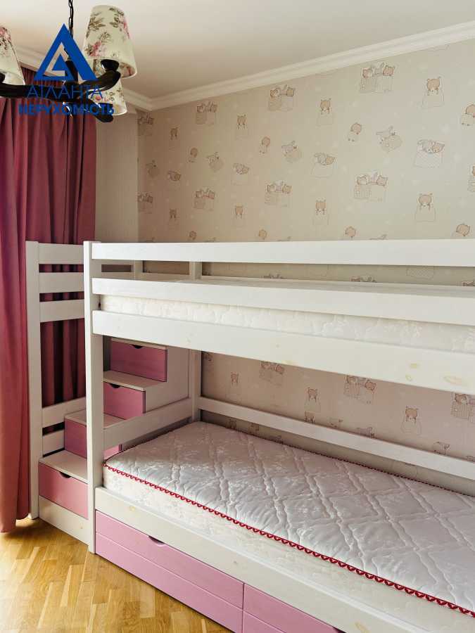 Продаж 3-кімнатної квартири 70 м², Кравчука вул., 7