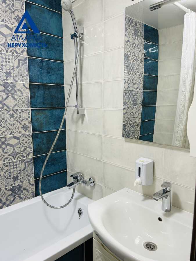 Продаж 3-кімнатної квартири 70 м², Кравчука вул., 7