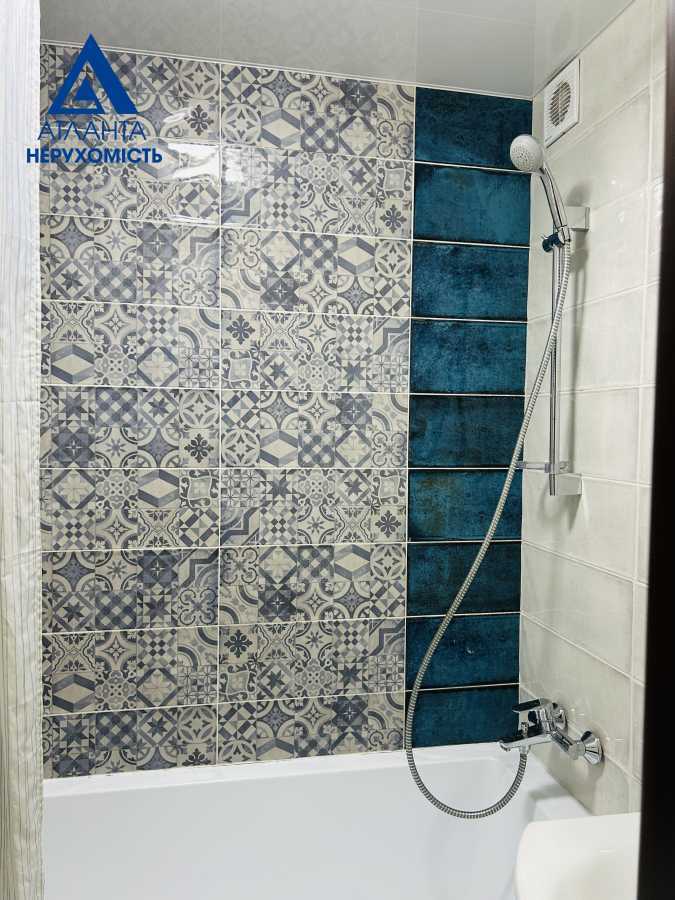 Продаж 3-кімнатної квартири 70 м², Кравчука вул., 7