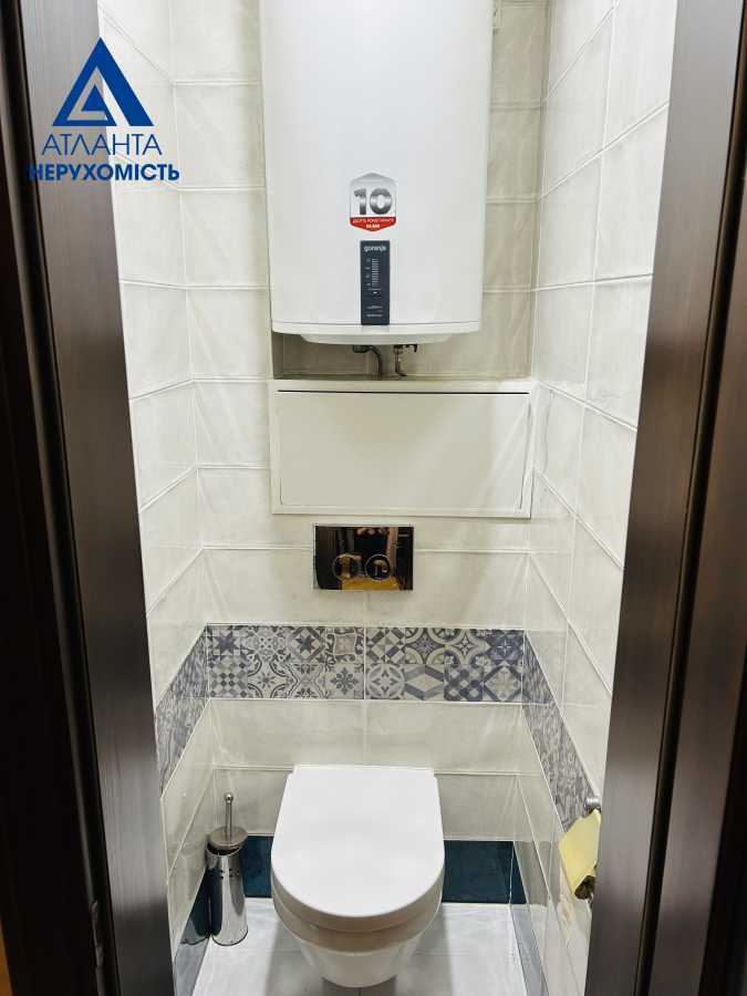 Продаж 3-кімнатної квартири 70 м², Кравчука вул., 7