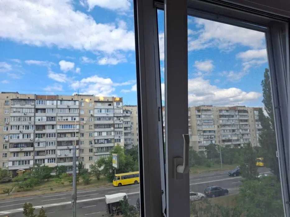 Продаж 3-кімнатної квартири 70.5 м², Героїв Дніпра вул., 62