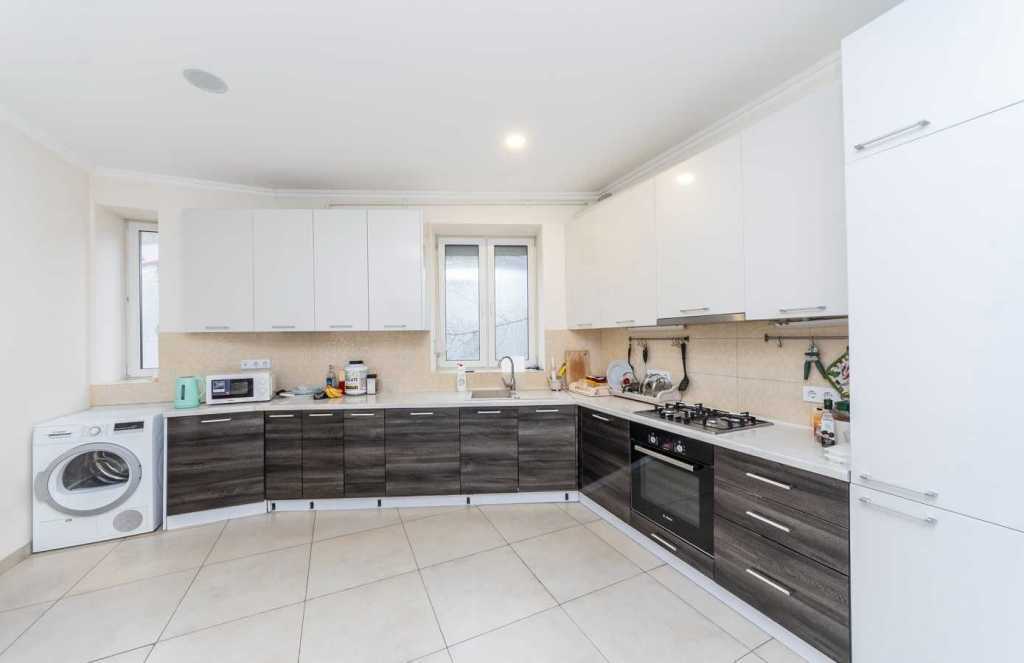 Оренда 5-кімнатної квартири 230 м², Ярославів Вал вул., 11