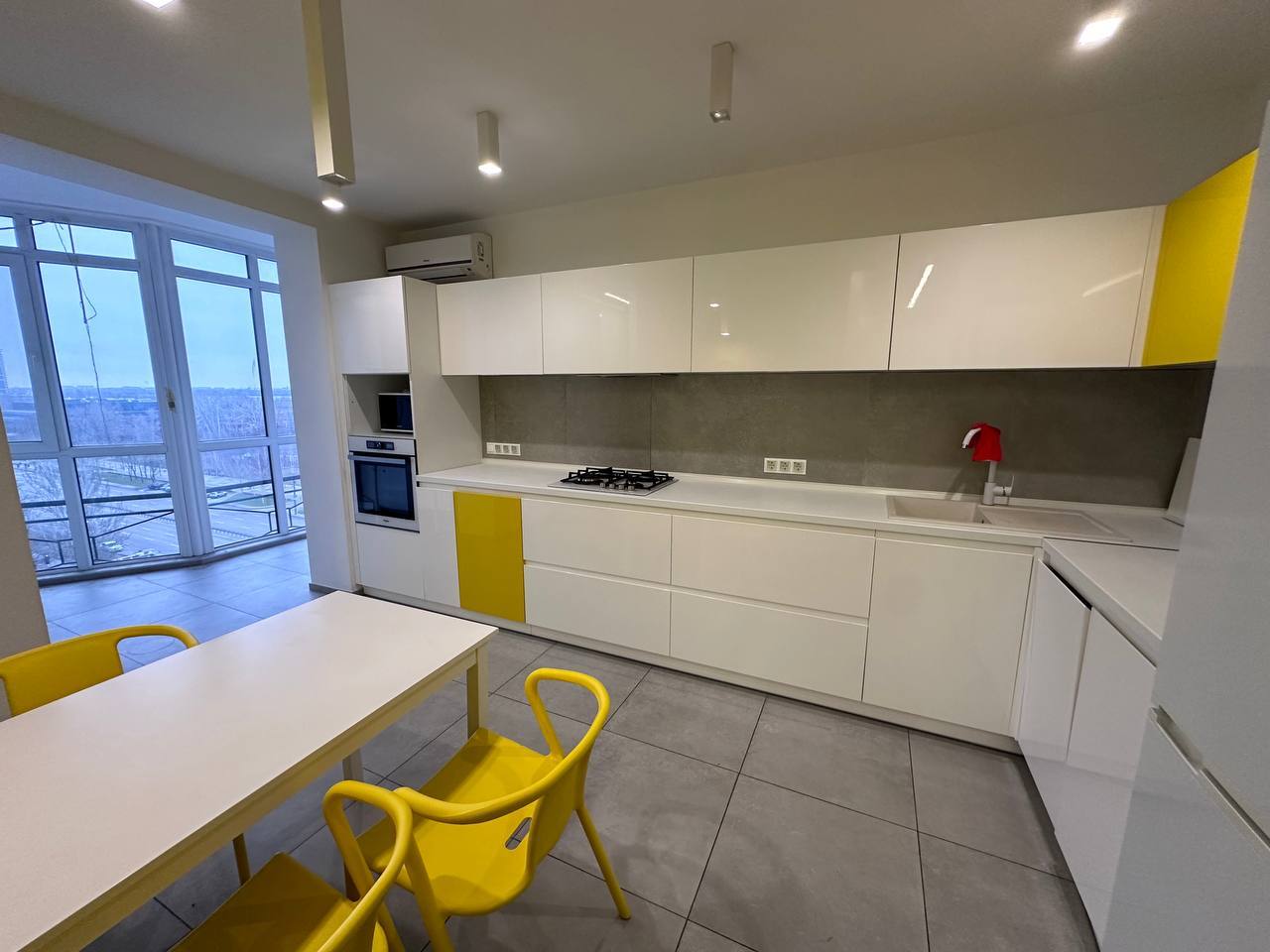 Оренда 2-кімнатної квартири 60 м², Набережна Перемоги вул.