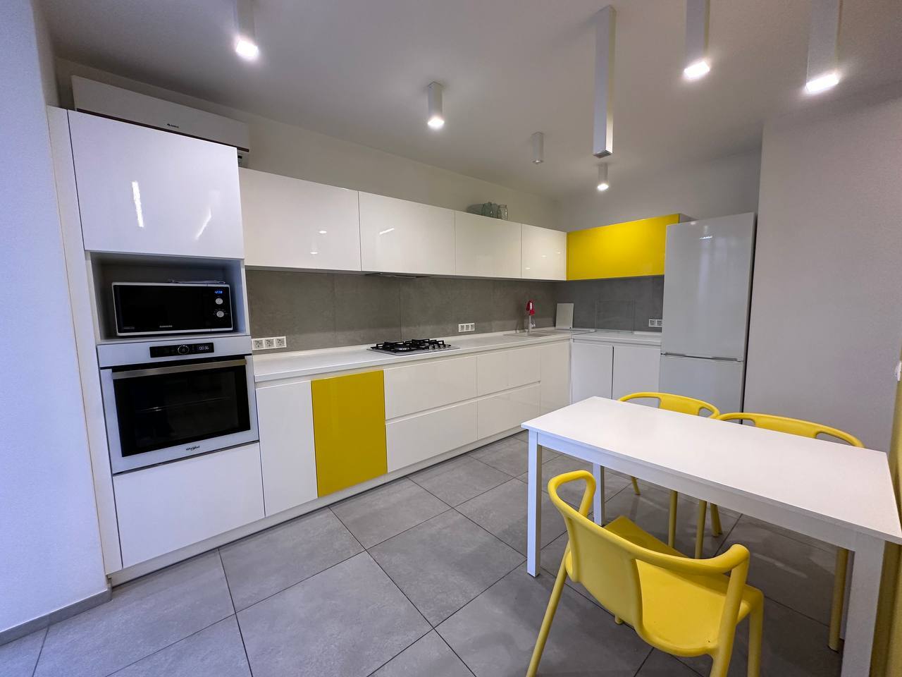 Оренда 2-кімнатної квартири 60 м², Набережна Перемоги вул.