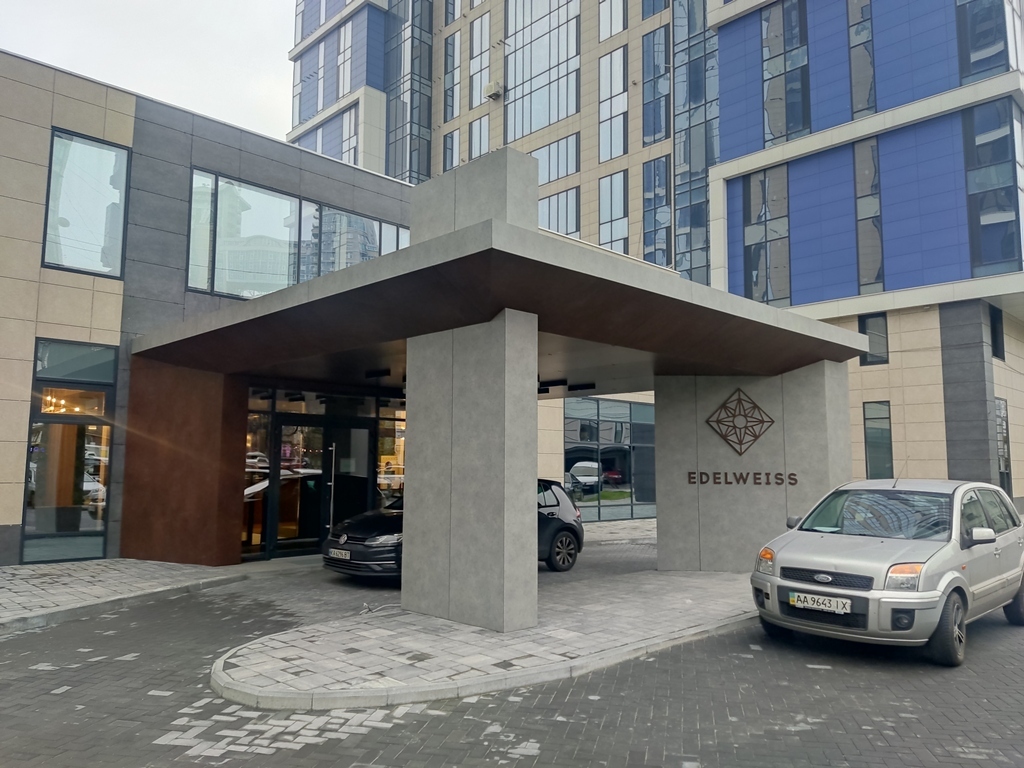 Продажа 4-комнатной квартиры 162 м², Зверинецкая ул.