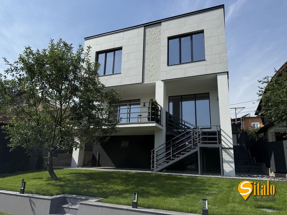 Продаж будинку 320 м², Листопадна вул.