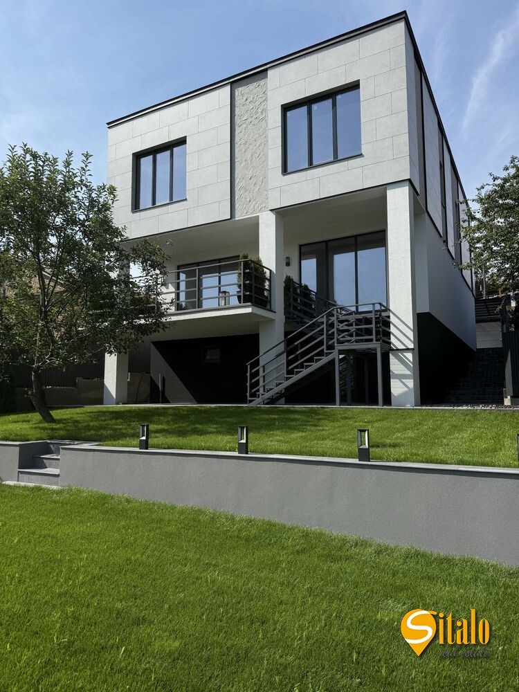 Продаж будинку 320 м², Листопадна вул.