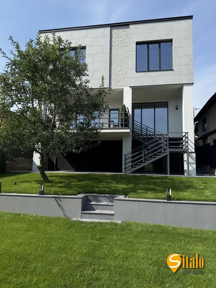 Продаж будинку 320 м², Листопадна вул.