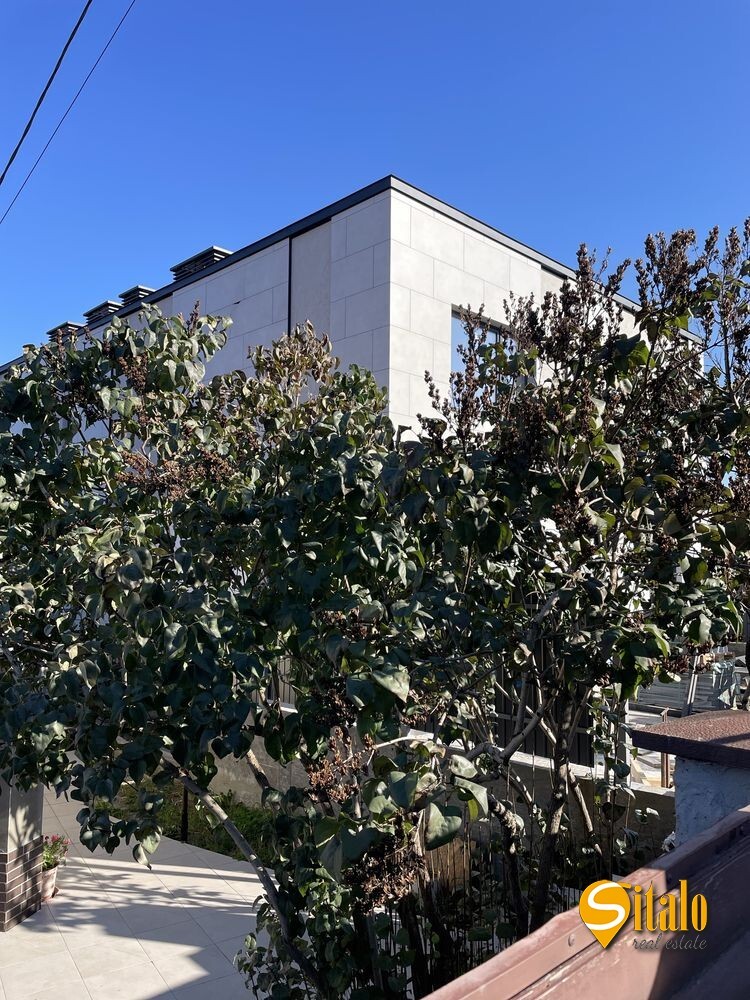 Продаж будинку 320 м², Листопадна вул.