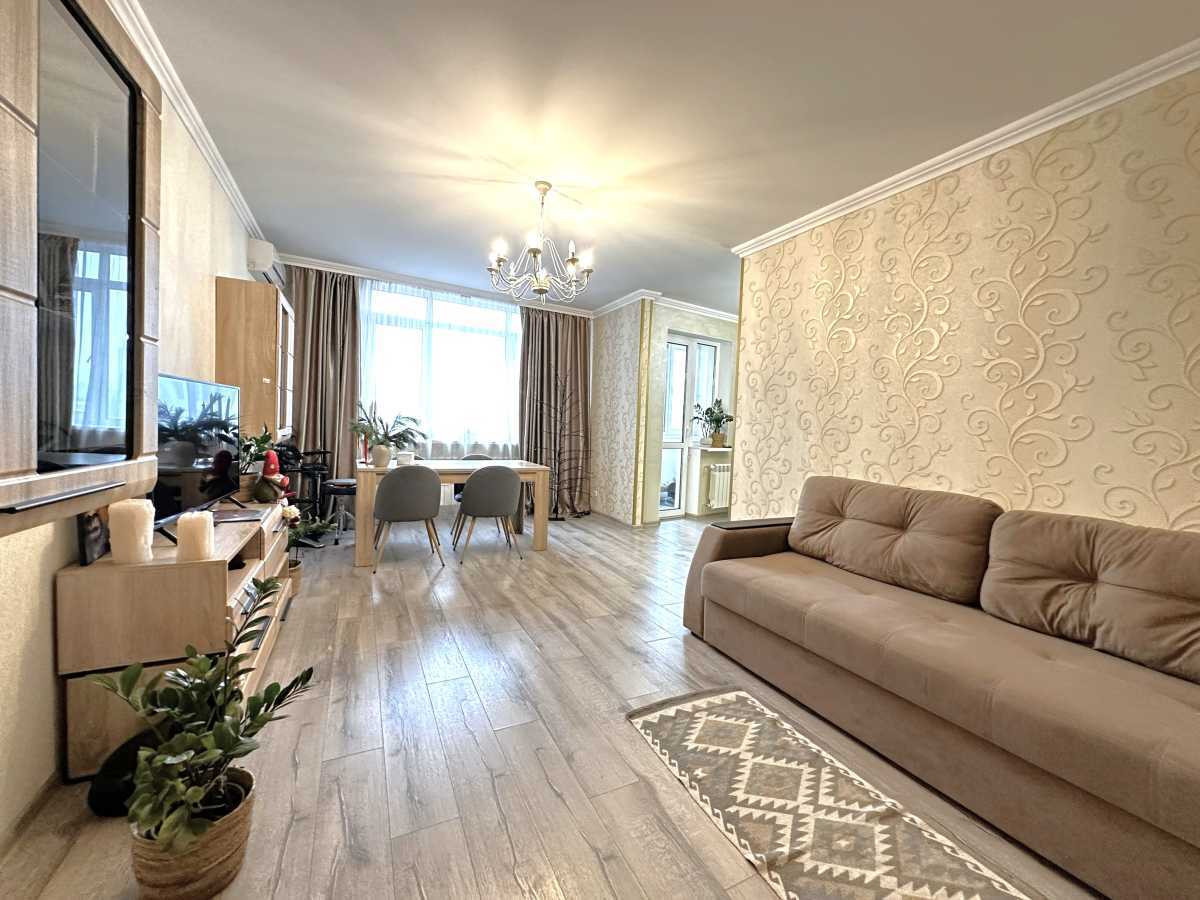 Продажа 2-комнатной квартиры 76 м², Героев Сталинграда просп., 2Д