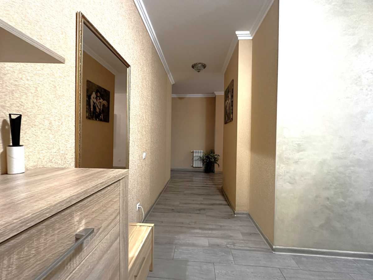 Продажа 2-комнатной квартиры 76 м², Героев Сталинграда просп., 2Д