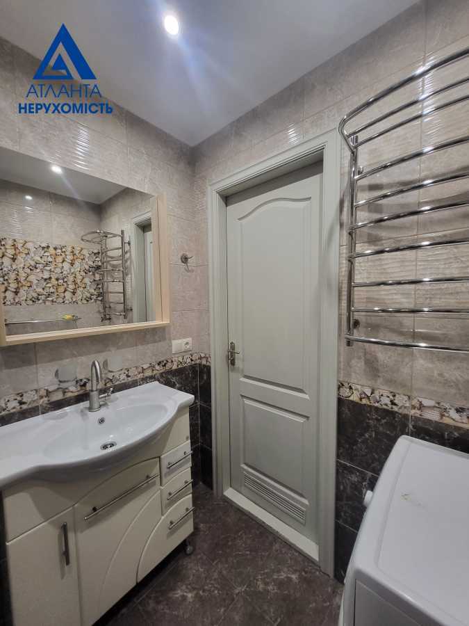 Продаж 3-кімнатної квартири 74 м², Конякіна вул., 21