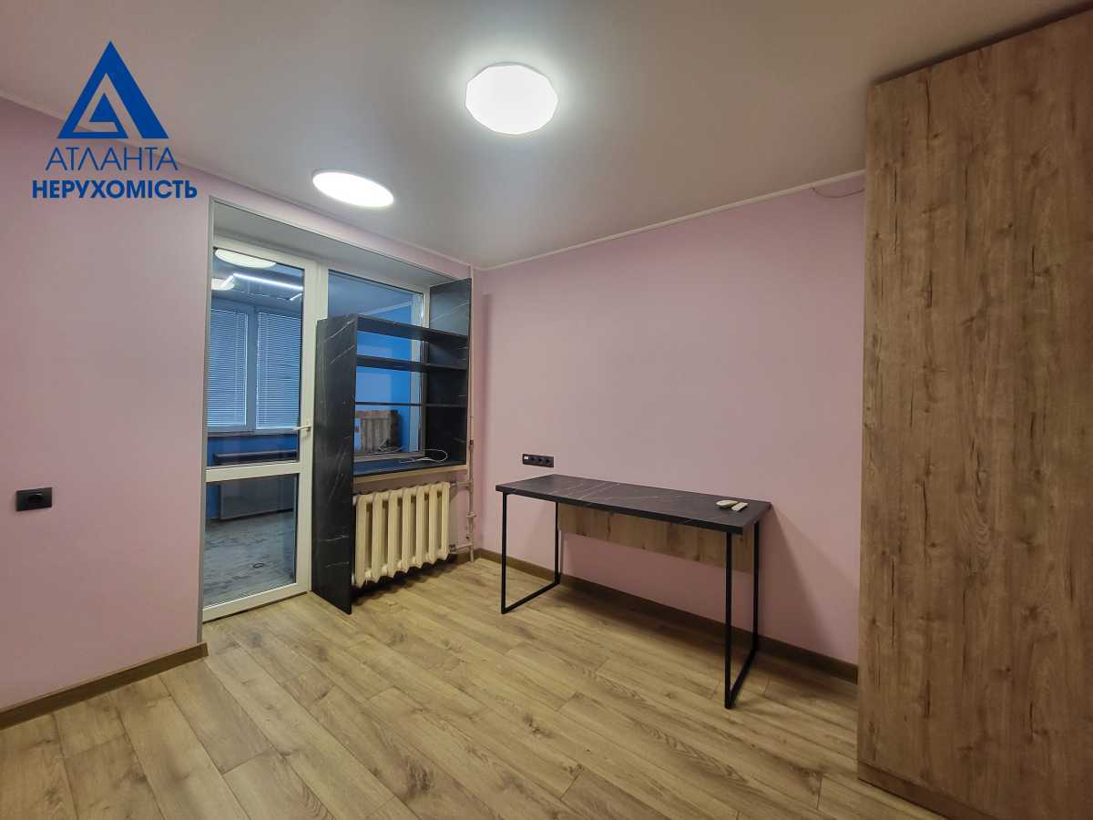 Продаж 3-кімнатної квартири 74 м², Конякіна вул., 21