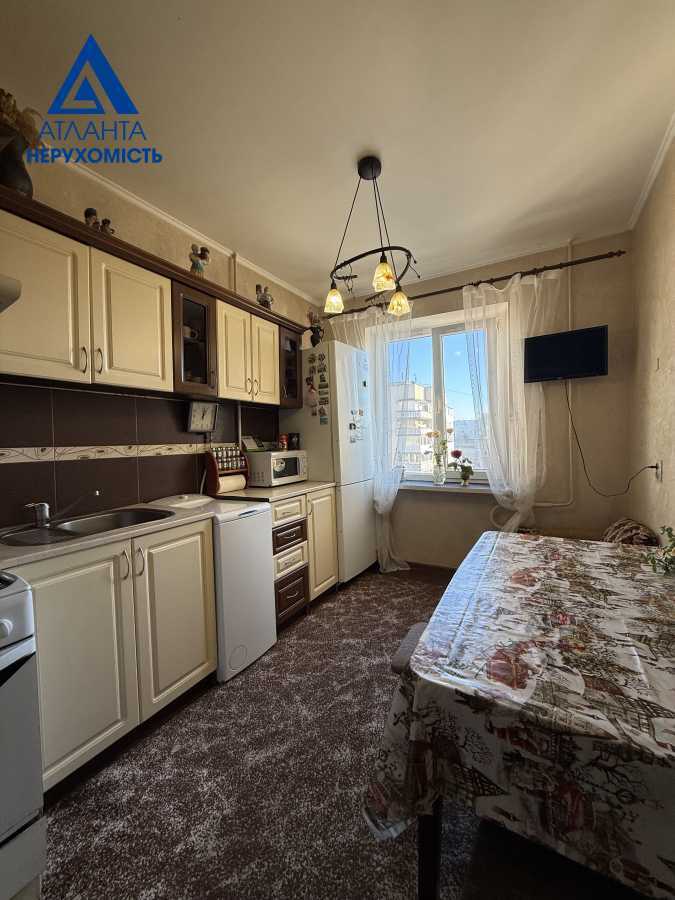 Продаж 3-кімнатної квартири 63.5 м², Кравчука вул., 3